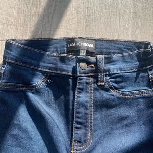 FASHION NOVA SKINNY JEANS